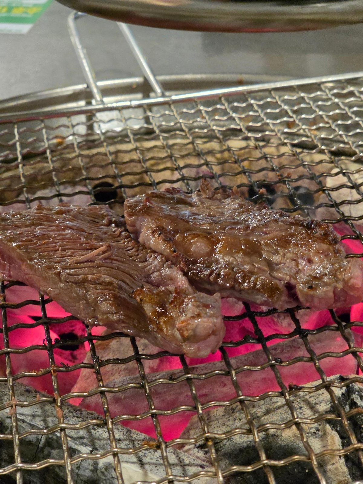 盘浦排骨 高速巴士客运站店 — 炭火牛肋条与牛板腱配大酱汤,整桌₩49,800 (2)