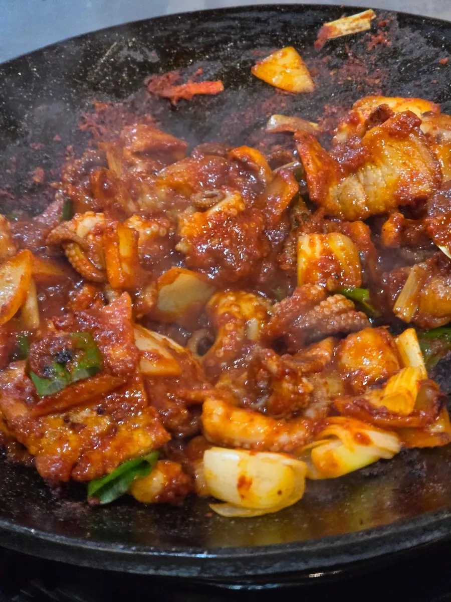 Seoul Jjukkumi, near Nonhyeon Station — webfoot octopus and pork belly on a table pan, ₩16,000 a portion