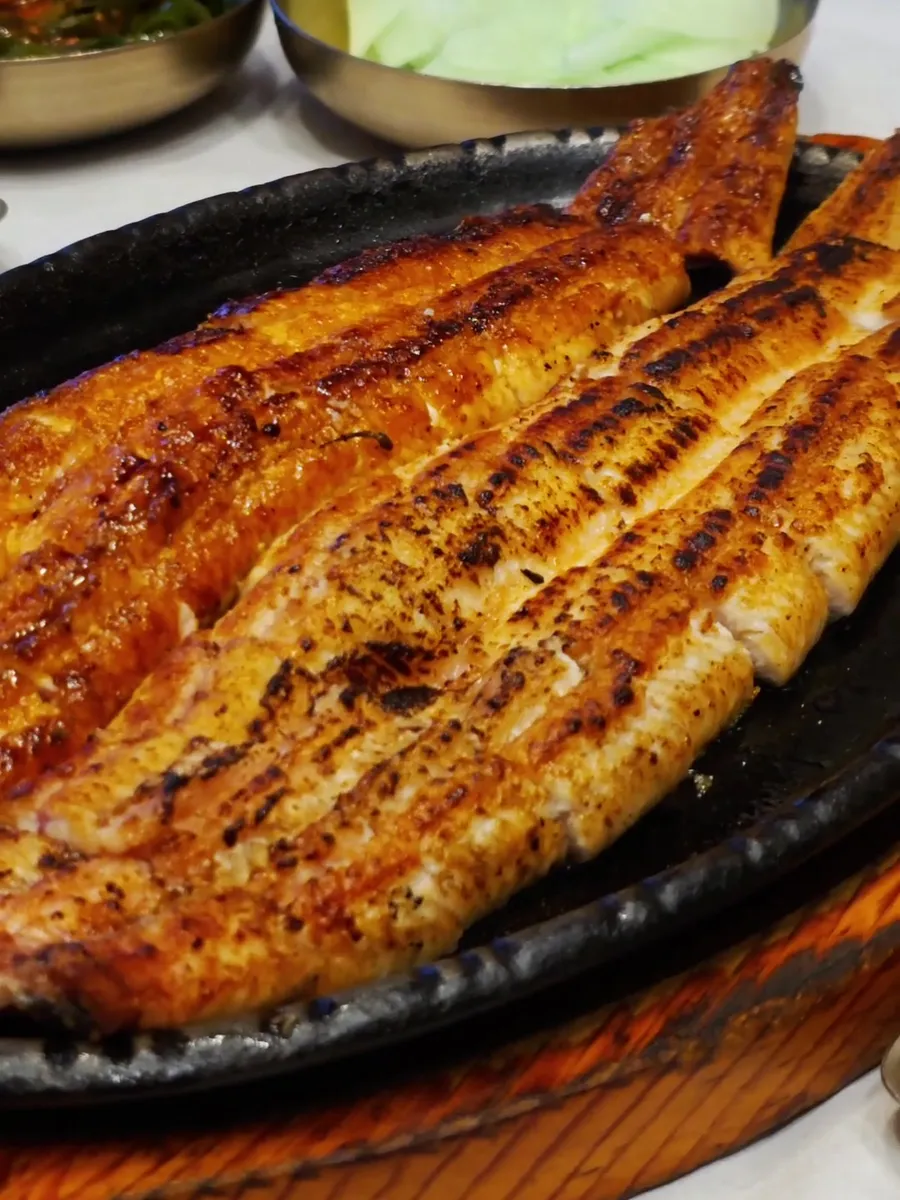 Beodeunamujip, Hanam — charcoal-grilled eel and a whole-chicken soup by the Han River, private rooms and parking