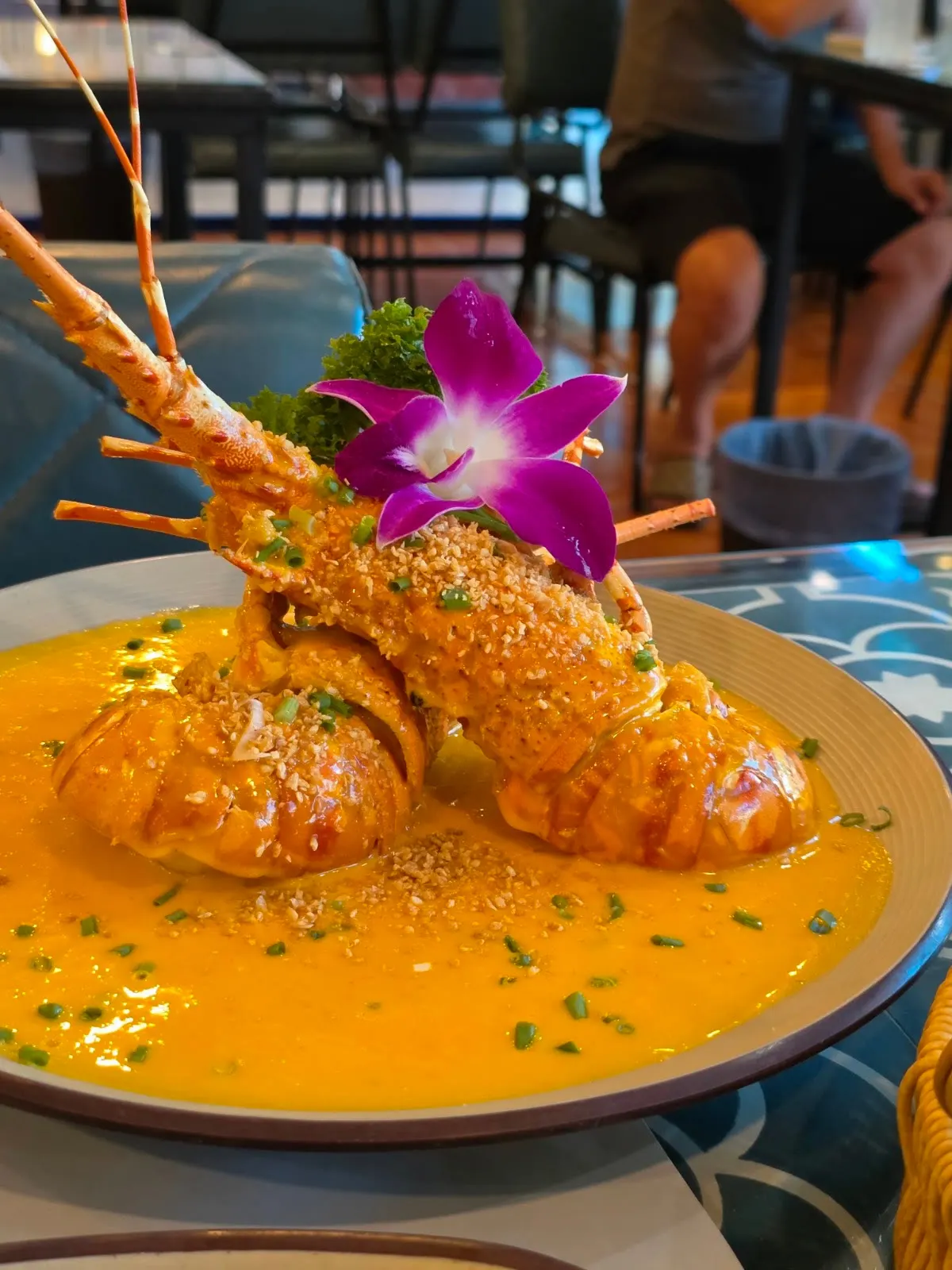 Jojo Seafood, Da Nang — lobster, grilled scallops and pineapple fried rice for about ₩100,000