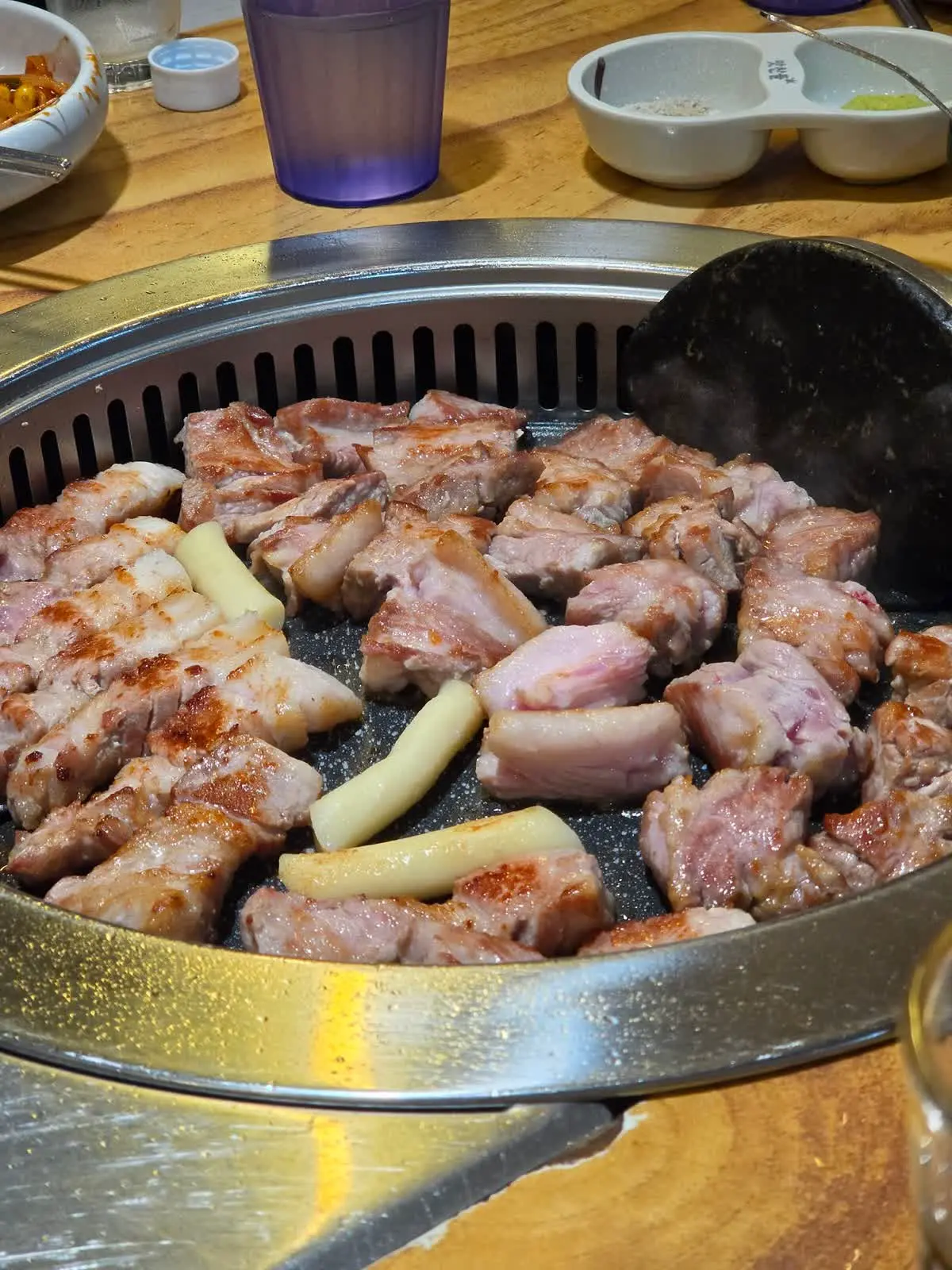 Who grills this thick pork? Matchandeul Samseong — ₩18,000 per portion — Matchandeul Samseong