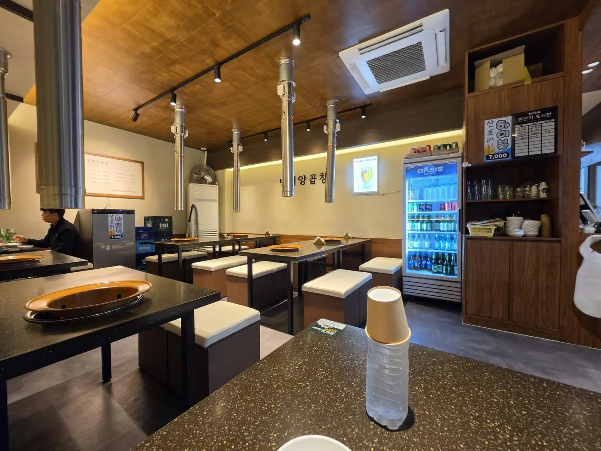 Inside the restaurant — Bangbae Yanggopchang (방배양곱창), Banpo branch