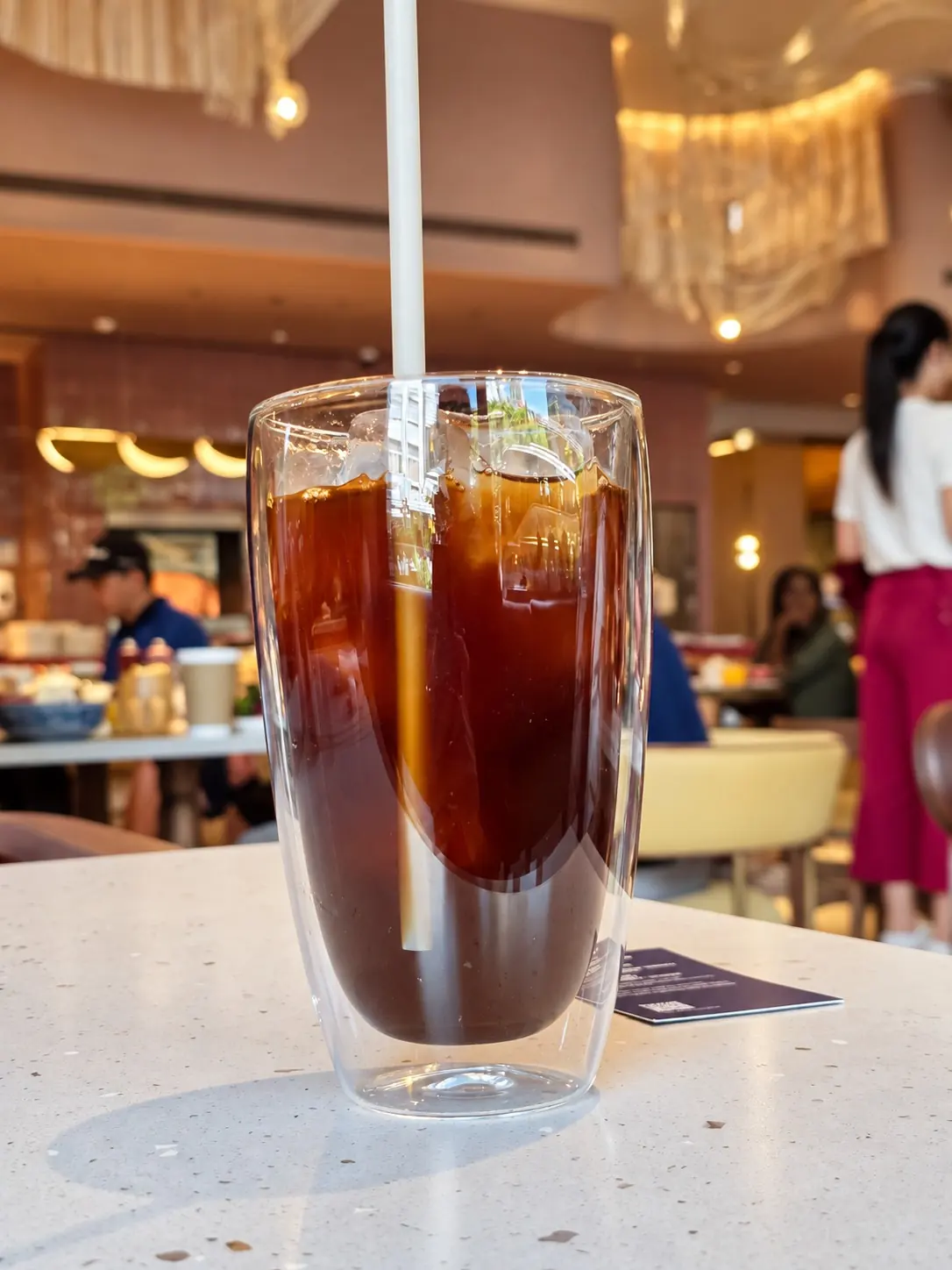 Americano đá dùng kèm bữa ăn. ☕ — Colette, KROMO Bangkok (ground floor), 525 Sukhumvit Rd, Bangkok