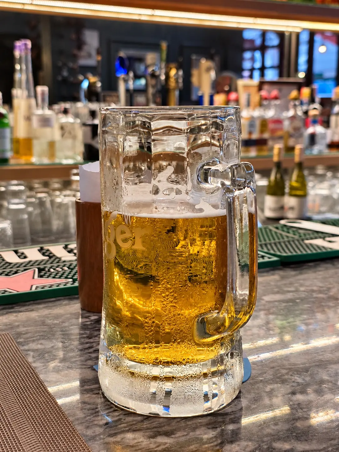 一起喝的啤酒。🍺 — The Laughing Tiger, Phrom Phong, Bangkok