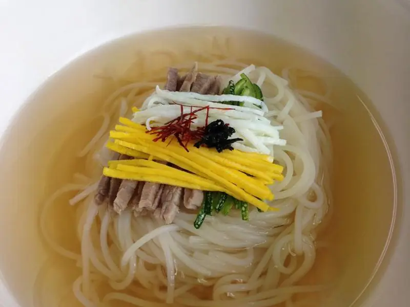 Thin wheat noodles in a clear anchovy broth